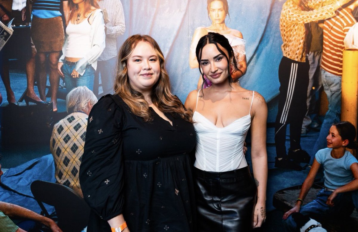 lonelyftlovato's tweet photo. from cardboard cutouts to real life… beyond grateful https://t.co/Ytu7vW9f22
