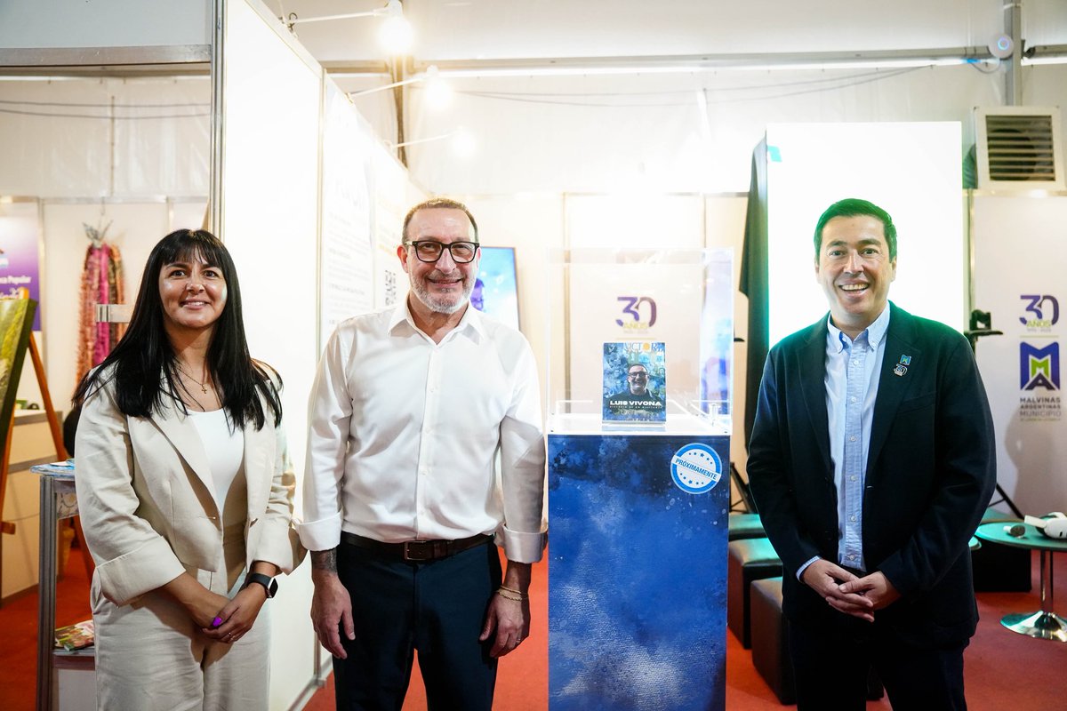 🫂📔 Hoy acompañé a <a href="/luisvivona/">Luis Omar Vivona</a> en el adelanto de su libro “Historia de un militante”.

Desde muy chica tuve la suerte de estar cerca y compartir muchos de esos pasos que ahora quedan escritos en estas páginas. Verlo contado en primera persona es como revivir parte de su