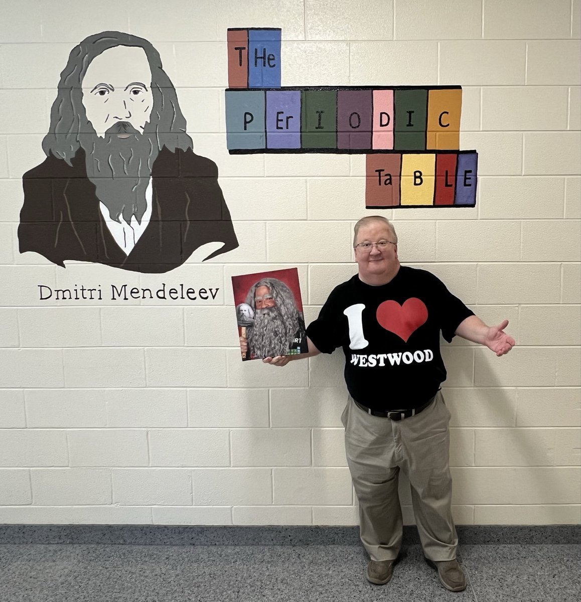 JeffOShields2's tweet image. My 2025-26 #YearbookPic! 📸 
#Mendeleev #FamousScientist #mroshieldschemistry #Chemistry #PeriodicTable #Science #TeacherLife