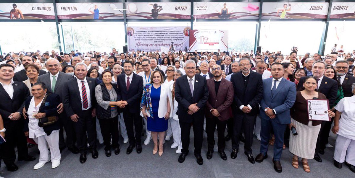 SnteNacional's tweet photo. Al asistir a la celebración del #DíaDelTrabajadorDelISSSTE, el Mtro. Alfonso Cepeda Salas, Srio. Gral. del #SNTE, resaltó la labor, el profesionalismo y el compromiso de quienes fortalecen la seguridad social en el @ISSSTE_mx en favor de las y los trabajadores del Estado. 🇲🇽 https://t.co/lK2cMd77U3
