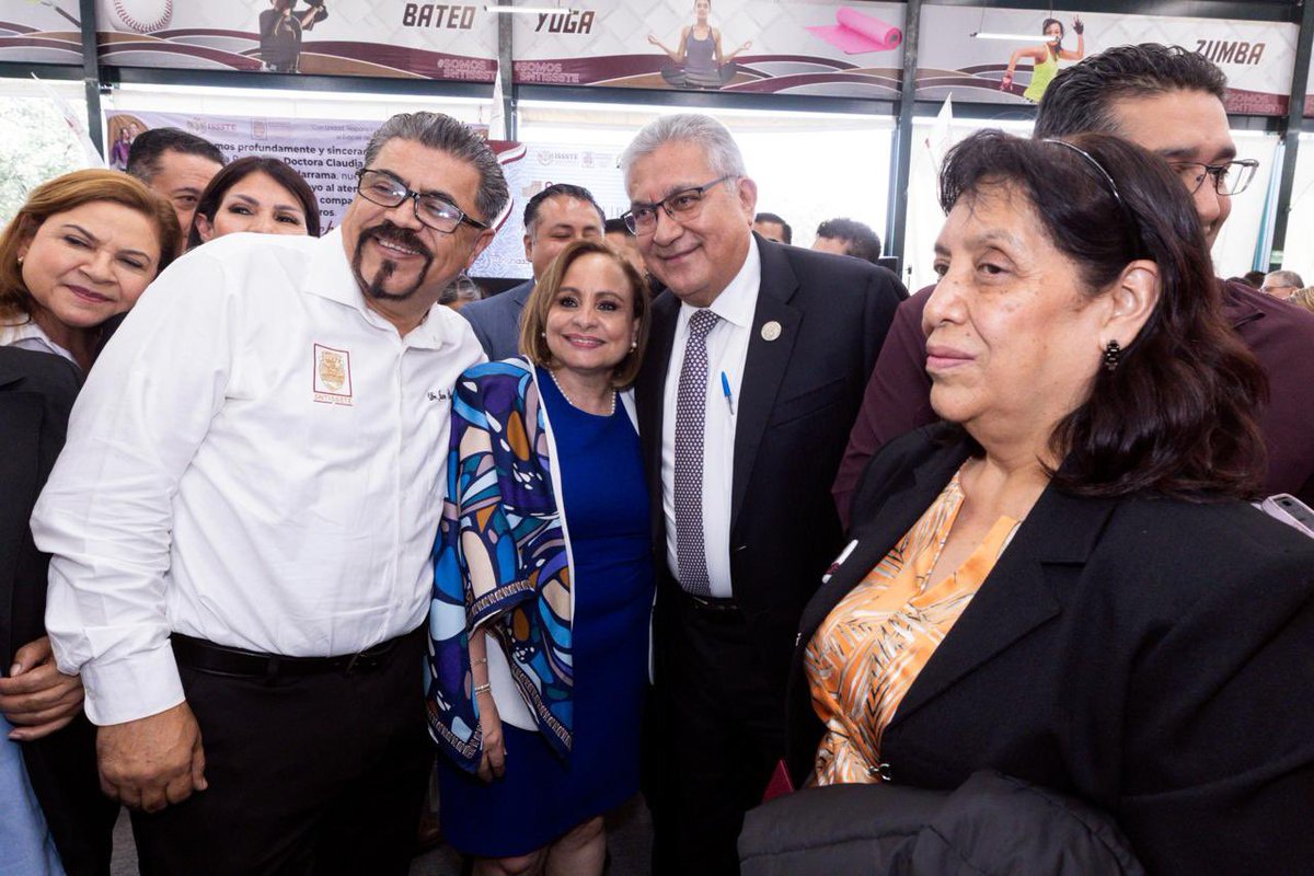 SnteNacional's tweet photo. Al asistir a la celebración del #DíaDelTrabajadorDelISSSTE, el Mtro. Alfonso Cepeda Salas, Srio. Gral. del #SNTE, resaltó la labor, el profesionalismo y el compromiso de quienes fortalecen la seguridad social en el @ISSSTE_mx en favor de las y los trabajadores del Estado. 🇲🇽 https://t.co/lK2cMd77U3