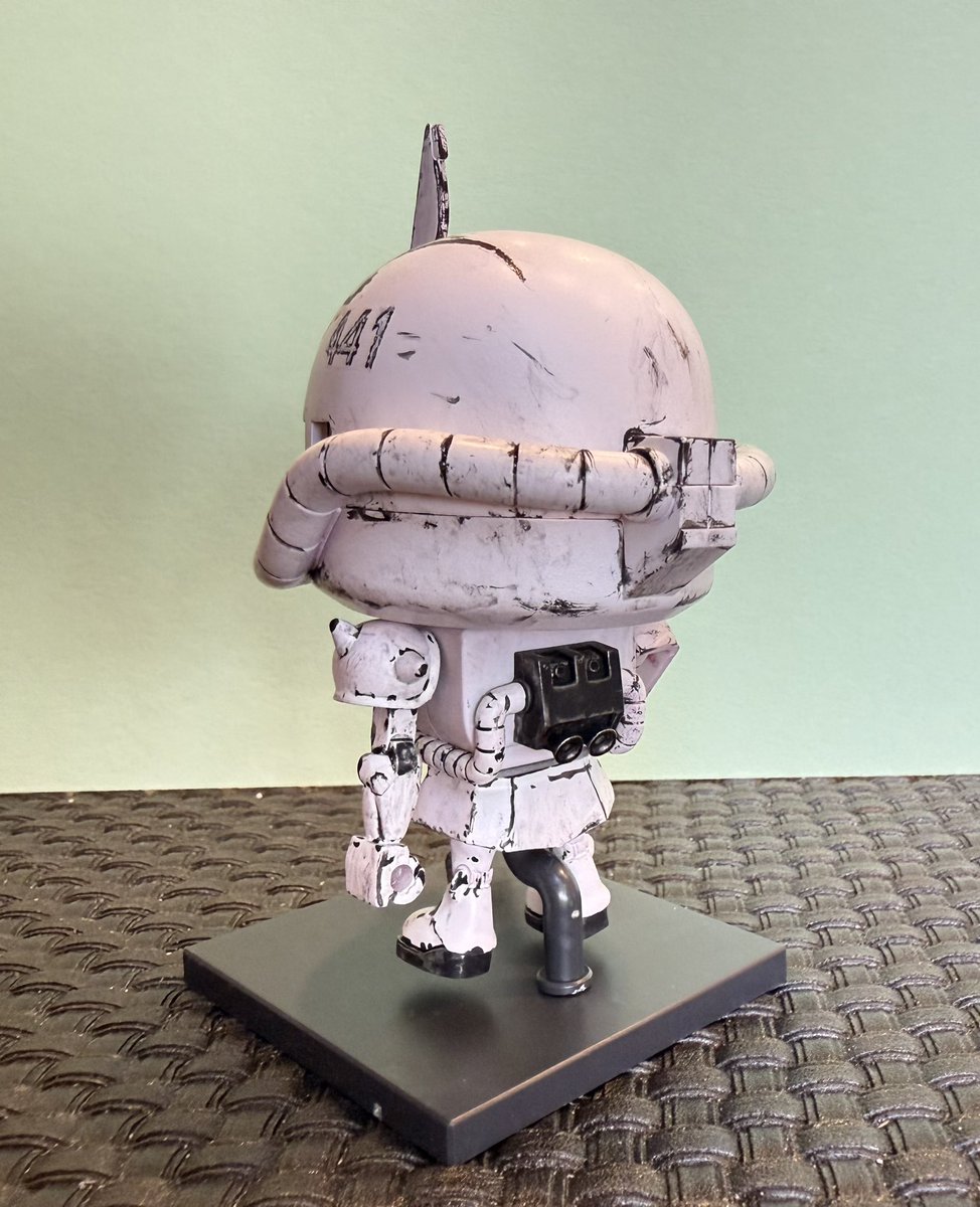 シャアザクくん(ホワイトオーガー塗装) 完成しました！ 店内に展示中