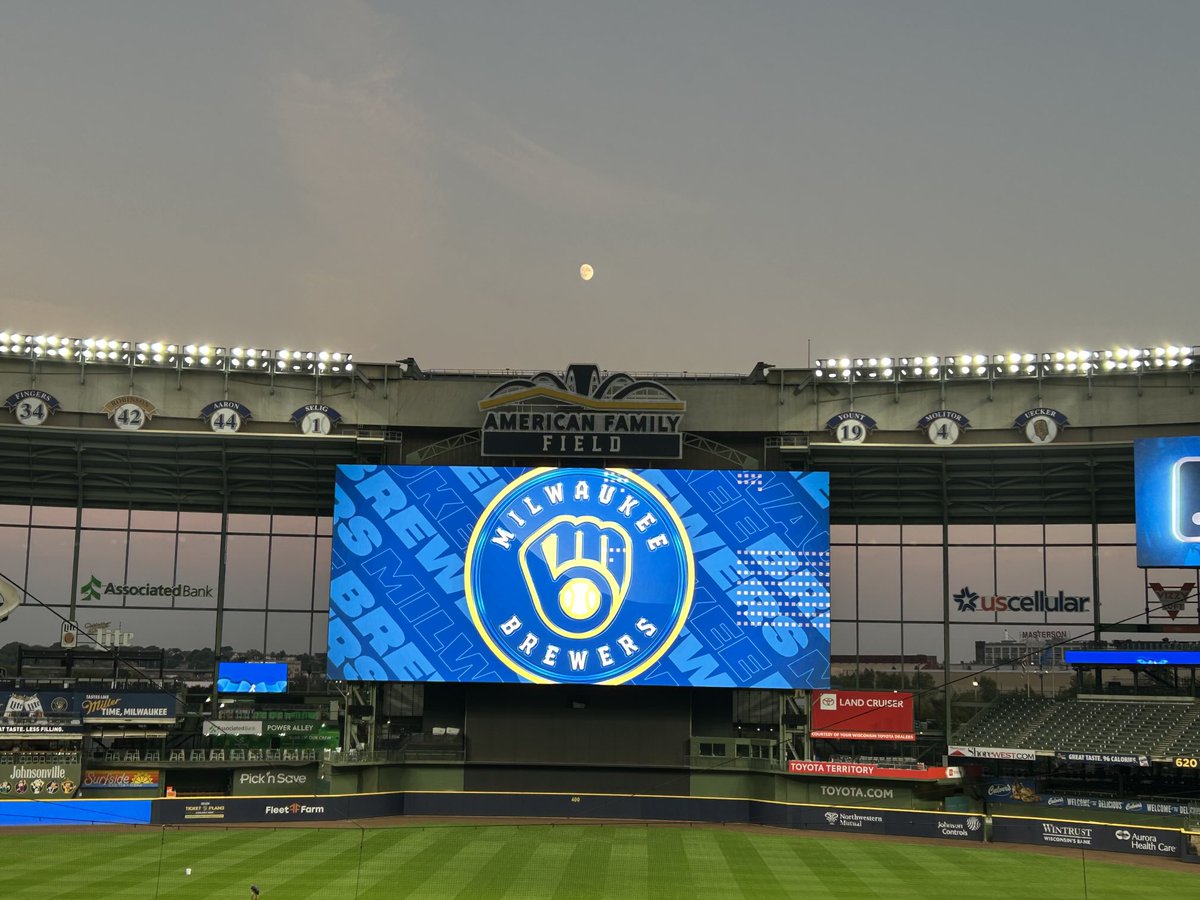 Roof will be open for Game 1 of NLDS.