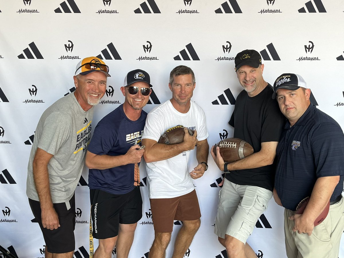 WE ARE THE OLD GENERATION OF GLADIATORS!!!! GOOD LUCK EAGLES AND GOOD LUCK <a href="/PatrickMahomes/">Patrick Mahomes II</a> and the Chiefs Monday!  #chaingang <a href="/LNEagleFootball/">Eagle Football</a> <a href="/MrLeYoung/">Lawrence Young</a> <a href="/ScottStrauch5/">ScottStrauch</a> <a href="/mwhit51/">Marcus Whitworth</a>