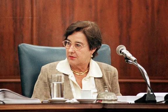 NGv | Ruth Cardoso (PMDB) é eleita Governadora do Estado do Rio Grande do Sul, por pequena margem (50,12% à 49,88%) contra o Atual Governador do Estado, Roberto Requião (PT), que tem ampla aprovação. Ruth Cardoso teve apoio da Base Presidencialista.
