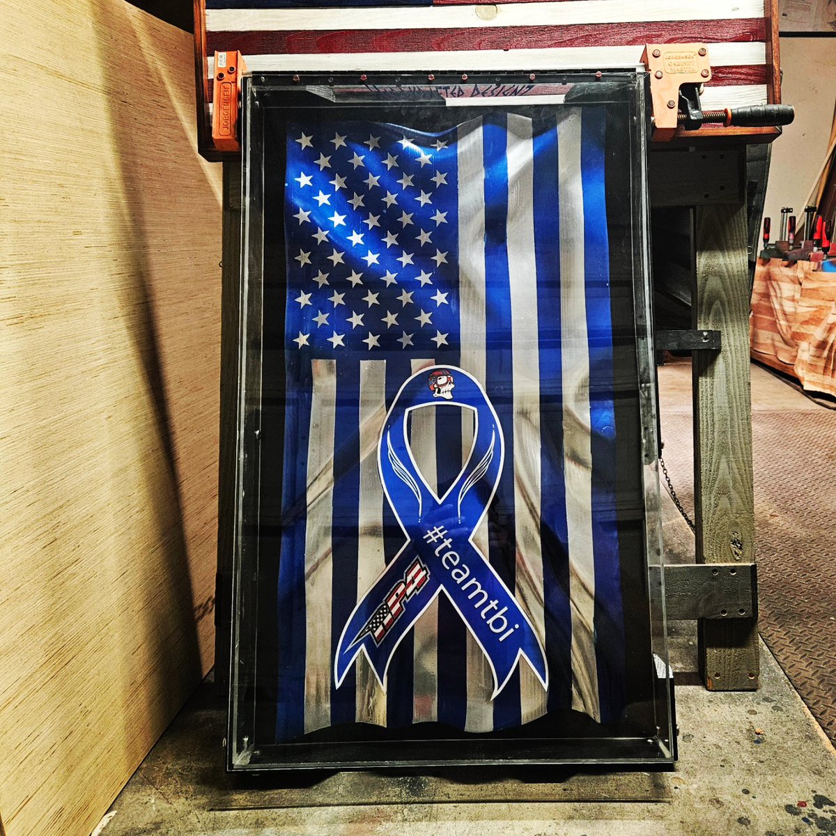 RobRivera524208's tweet photo. Same flag(obviously) different lighting. 
▪︎
HardkraftedDesignz #oneofakind #woodflags
#madeintheusa 
▪︎
#carvedflag #wavyflag #woodworking #woodsculpture #woodflag #wood #woodcarving
#thinblueline #thinredline #army #navy #airforce #marines #coastguard #spaceforce https://t.co/jlggZcmwUa
