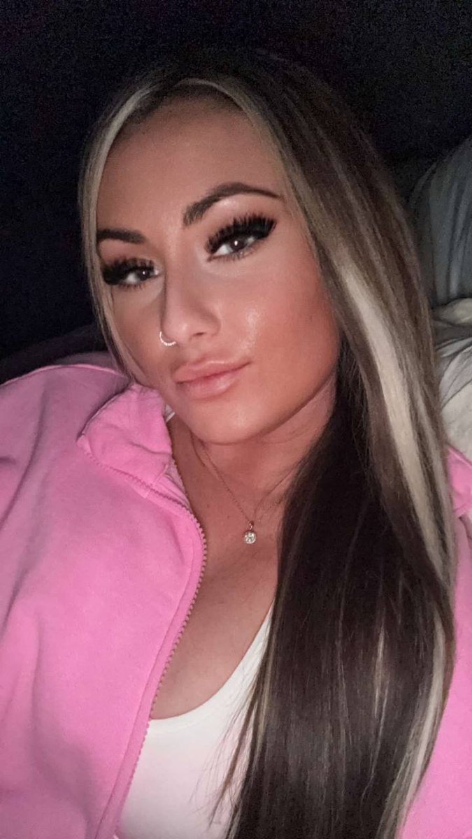 Would you rather be kissed slowly or teased endlessly? 🔥