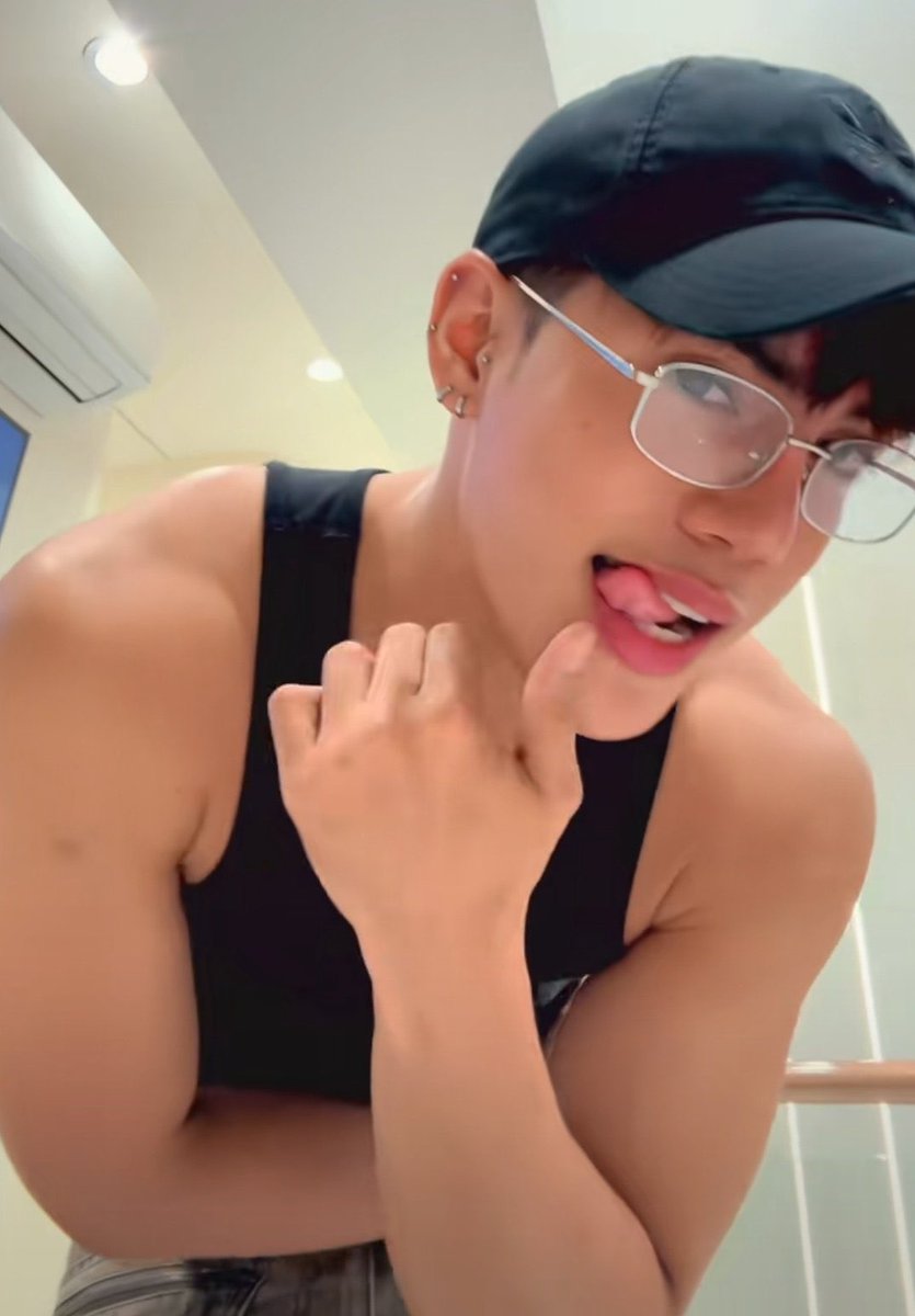 gale_beberry's tweet photo. Good morning, @stellajero_! ☀️🍓

How are you this week, bebu? I hope you are having fun of what you're doing. Ingat and enjoy ikaw sa mga ganap mo today. Eat your meals and take enough rest ha? Stay happy and healthy, always. Busy man ako pero miss na kita 💛

#Stell #SB19_STELL https://t.co/Nrxm7Milzf