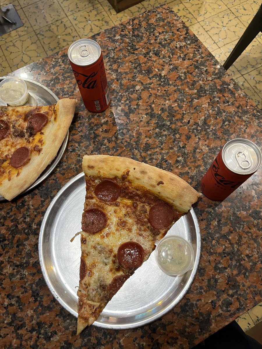 slowknife__'s tweet photo. mam pizza https://t.co/lqxQUZ9CX8