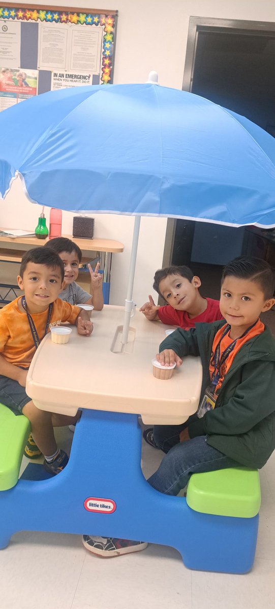 Thank you to our team who assisted with fall learning with our little Eagles ❤️ Ms. Berumen &amp; Ms. Dominguez we appreciate you both extended your work week. Thank you to our Loya families for the extra time with your precious gifts❤️TEAM Loya