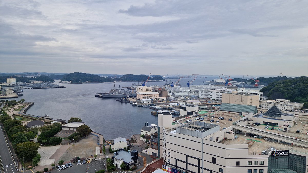 AC_NavalHistory's tweet photo. So waking up to breakfast with @US7thFleet ... Yokosuka, Mikasa and this fleet of beauties courtesy of @USNavy, @Australian_Navy &amp; @jmsdf_pao_eng ... very happy naval historian noises #ShipShape #Japan25 https://t.co/ZRkk6R238s