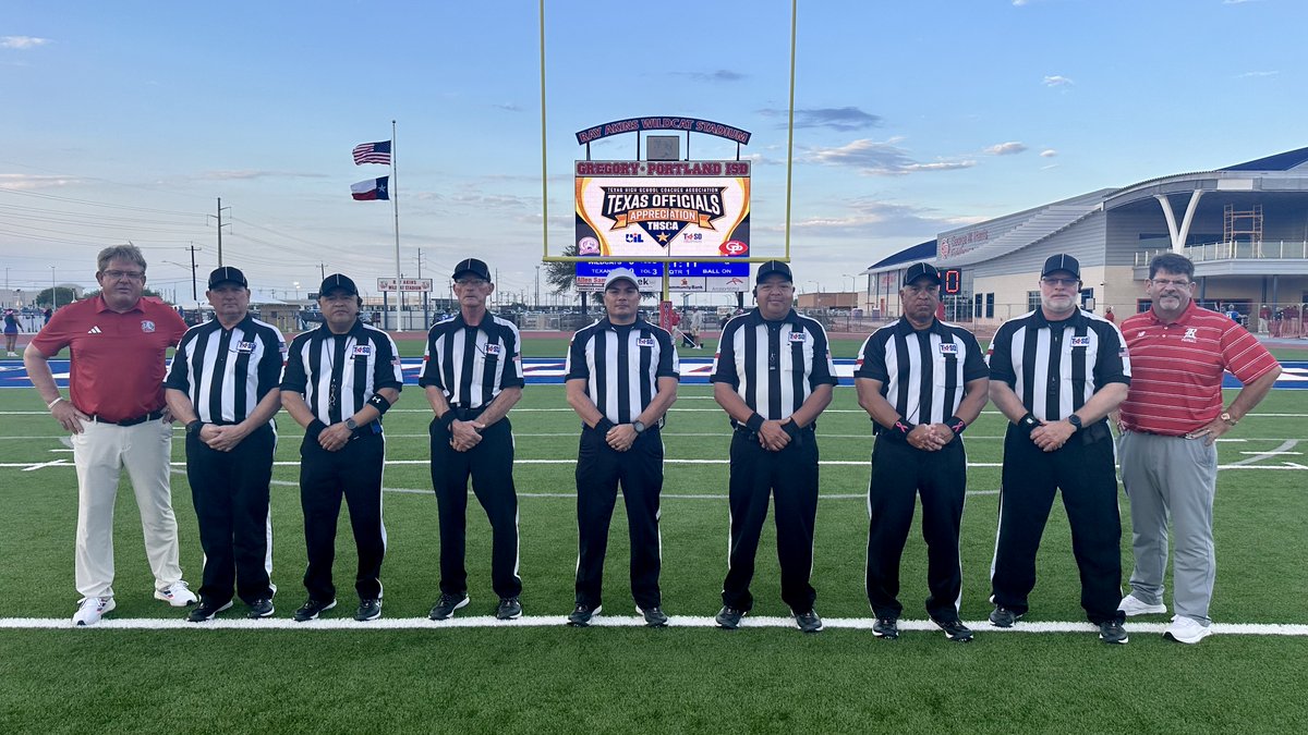 GPAthletics1's tweet image. Part of playing #TheTexasWay is showing respect for our officials. We are happy to honor tonight’s hard-working @TexasOfficials crew out of the Corpus Christi chapter 🤝
#OfficialsAppreciation
