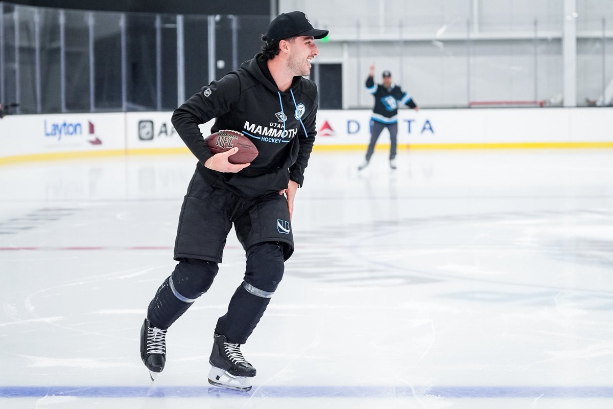 utahmammoth's tweet photo. Great day to have a great day 🏈🏒 https://t.co/KRRxmPJrfw