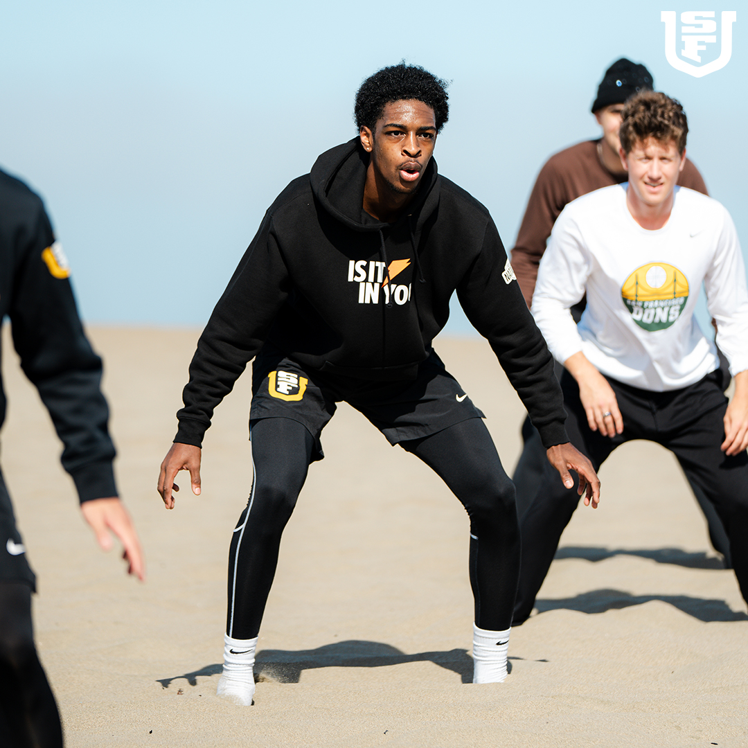 Wishing a Happy Birthday to our guy Legend 🥳

Enjoy the day <a href="/legend_smiley/">Legend Smiley</a> !

#USFDons | #WCChoops