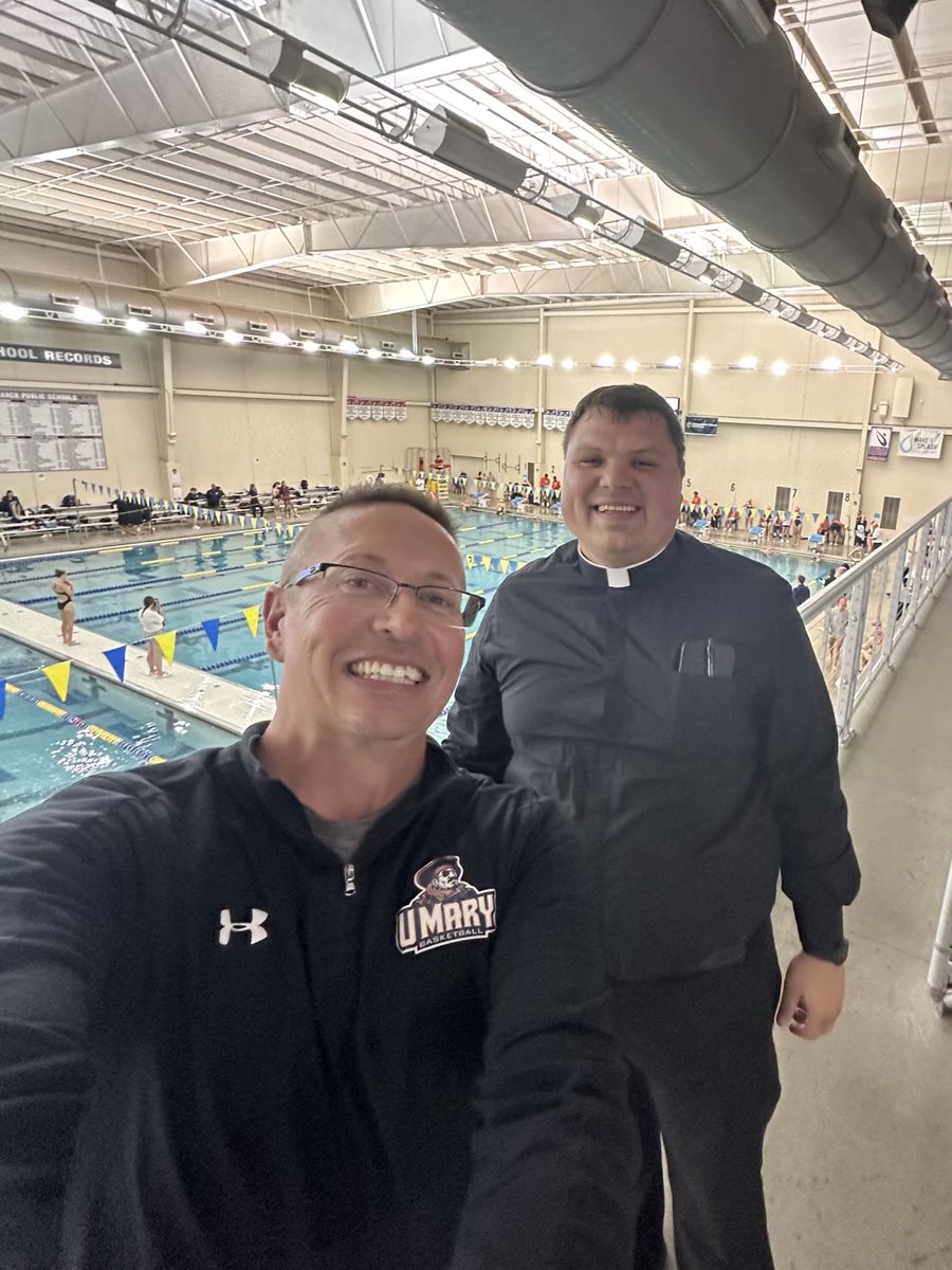 Taking in a little ⁦<a href="/UMarySwimming/">UMary Swimming & Diving</a>⁩ 🔶🏊‍♀️🔷 with my guy Father Wolf!!! #teamchaplain