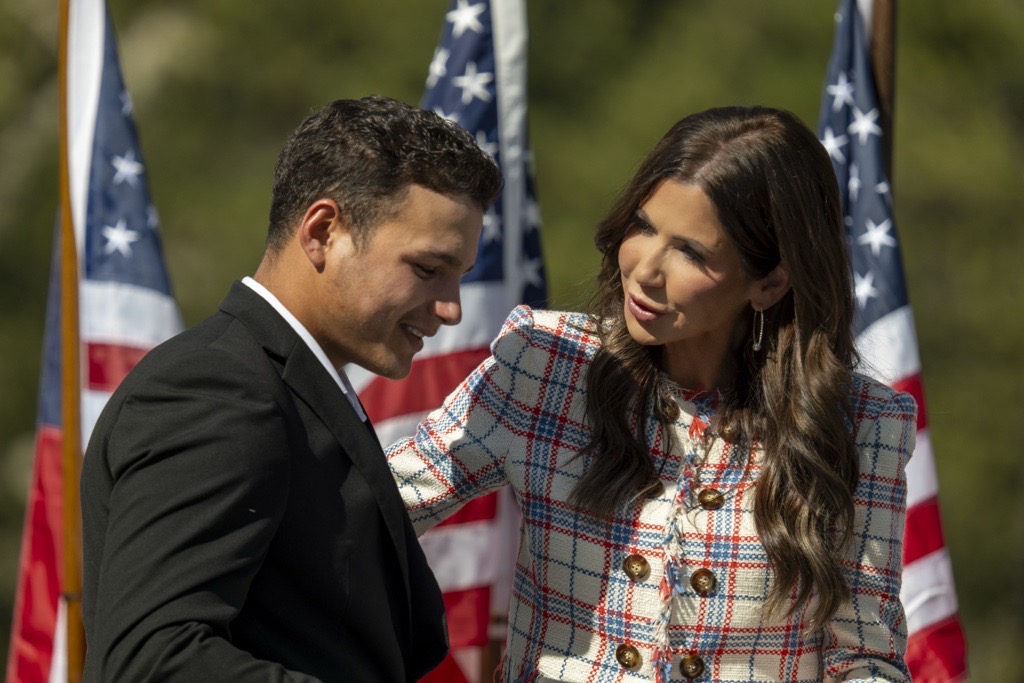 USCIS's tweet image. We were honored to host @Sec_Noem at our Mount Rushmore naturalization ceremony.
This group of highly vetted new citizens came to our country through the proper channels, demonstrated good moral character, and are committed to American laws, culture, and values.…
