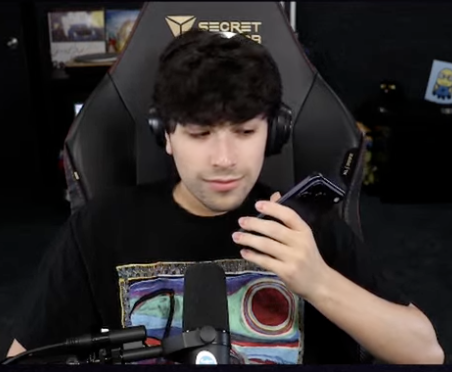 GEORGE GOT THE IPHONE 17???