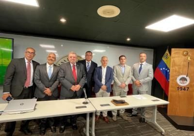 La directiva de la Bolsa de Valores de Caracas junto a la del Fondo Petrolía 

petroguia.com/pet/noticias/p…