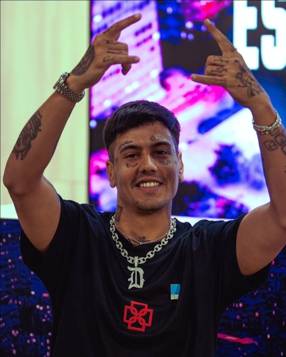 todos re criticamos a duki por el river cuandl el chabon sufrió un montón, hicieron todos un re esfuerzo y fue el show más importante acá en Argentina, no lo valoramos lo suficiente la magnitud que fue.

te amo para siempre duko
