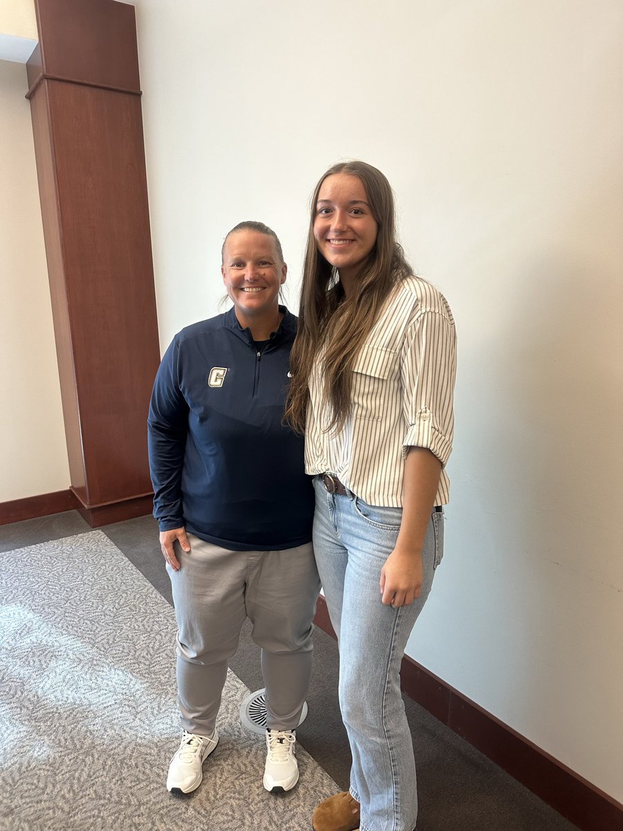 EmmaSmithVA11's tweet photo. Thank you @cokersball for having me down to campus today for a visit. Such a beautiful campus! I loved the time I got to spend with the players! Such a great atmosphere! Go Cobras! @Softball_CoachB https://t.co/3sMTG0iO5i