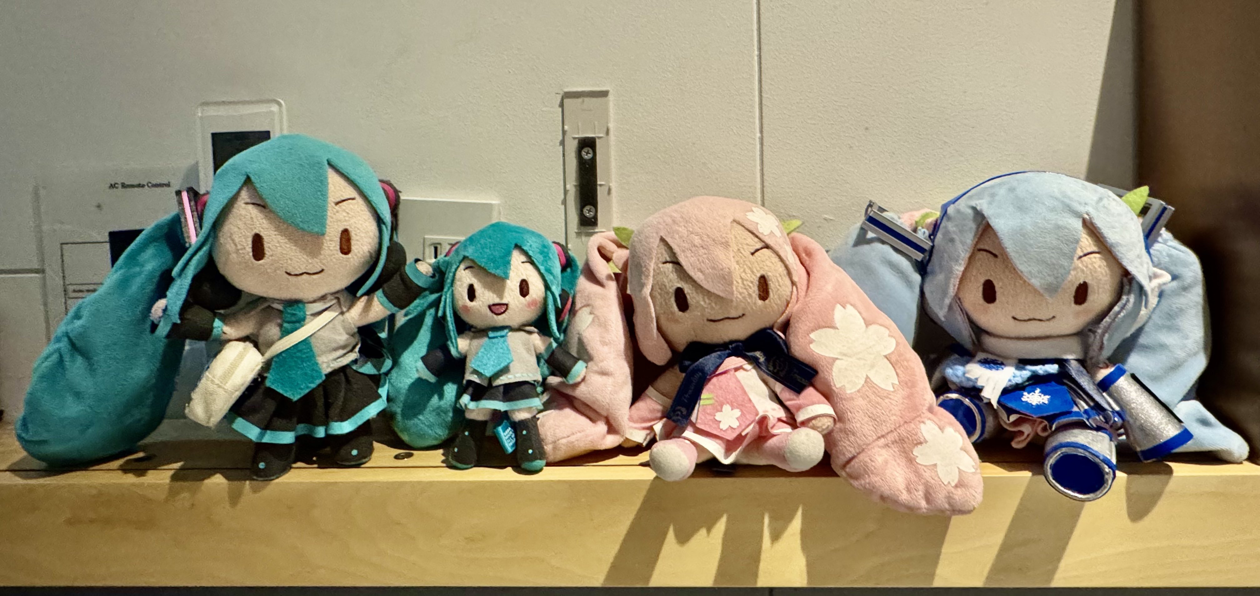 【新品未使用】 ぬいぐるみ　まとめ売り　32点セット Amazon.co.jp: 初音ミク ガーリーimage ぬいぐるみ 全2種セット