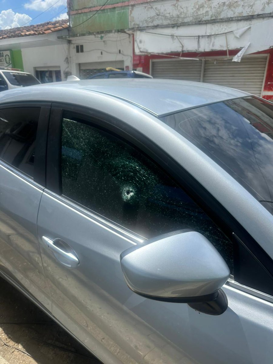 #AccionUrgente 🆘
Hace unas horas fue victima de atentado a tiros, contra su vida el activista, defensor de #DerechosHumanos Victor Ochoa, integrante de nuestra Organización.
El hecho ocurrió a la altura del puerto de Uré, en la vía que conduce de Puerto Libertador a Montelibano,