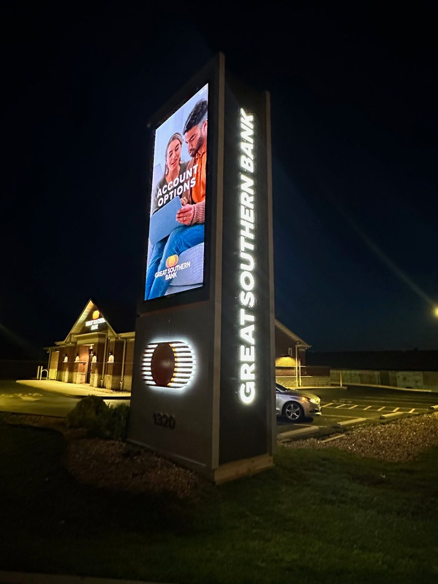 Daktronics's tweet image. Winners of our #SalesExpo #SignDesign Contest:
🔹 Plastic Arts Signs Co. – Pen Air Credit Union, FL (49 sq. ft. &amp;amp; smaller)
🔹 @pinnacle_sign – Great Southern Bank, MO (50 sq. ft. &amp;amp; larger)
Stunning installs using Galaxy Series LED boards!
#DakDisplays #LEDSigns #DigitalSignage