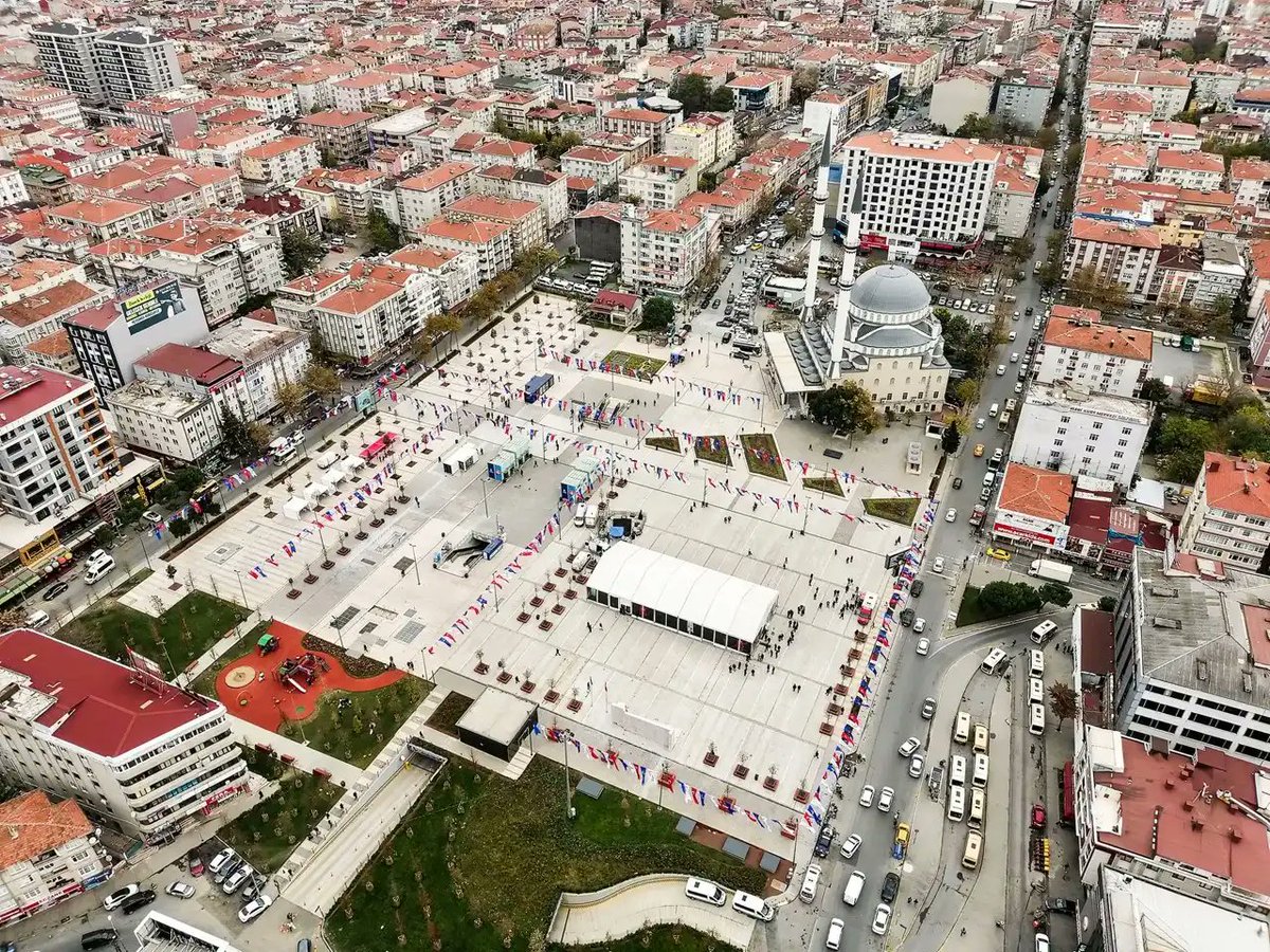 İstanbul’da yaşamanın maliyeti 1 ayda geçen yılın aynı ayına göre yüzde 42,86 artarken, dört kişilik bir ailenin ortalama yaşam maliyeti 102 bin 45 liraya yükseldi.