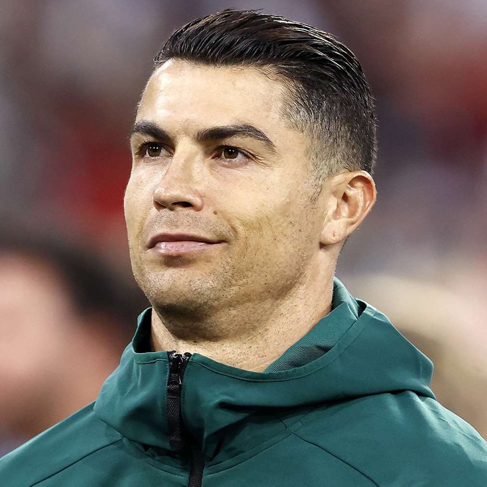 TouchlineX's tweet image. 🚨 𝗗𝗜𝗗 𝗬𝗢𝗨 𝗞𝗡𝗢𝗪: Cristiano Ronaldo earns $3.23M per Instagram post.
The highest paid celebrity on Instagram.