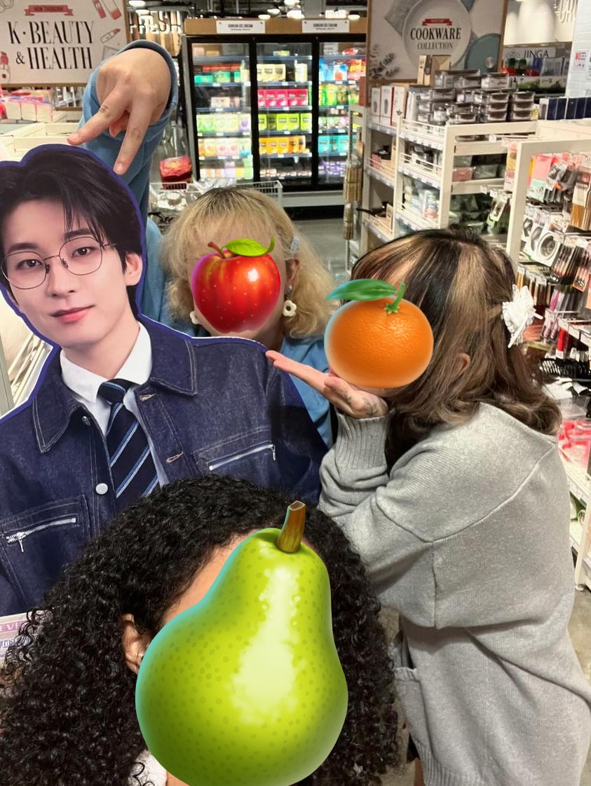 amigyurumi's tweet photo. life as a kpop fan ! 🐨🦊 https://t.co/e7Izb7S05C