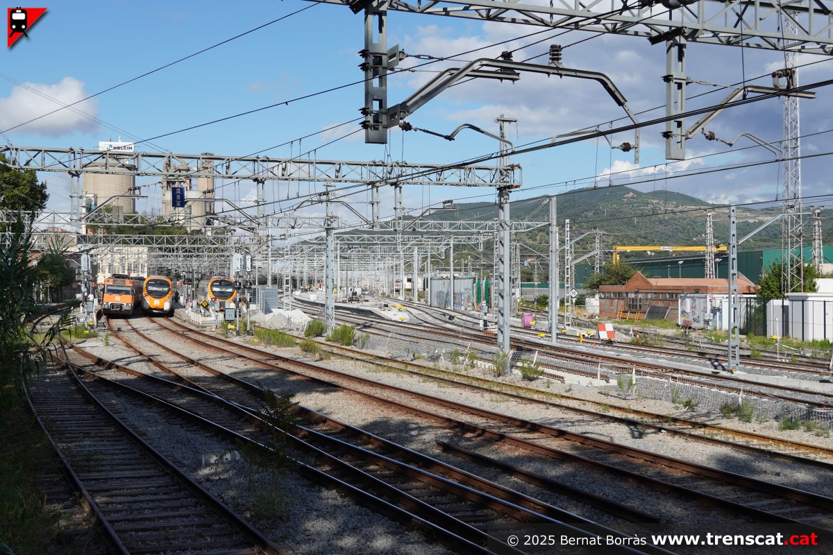 trenscat's tweet image. 🔄Actualització a trenscat.cat!
Noves info i fotos actualitzades de les estacions en obres de transformació total de Montcada Bifurcació i Castelldefels. També fotos ja "històriques"
👉Montcada Bif: trenscat.com/renfe/montcada…
👉Castelldefels: trenscat.com/renfe/castelld…