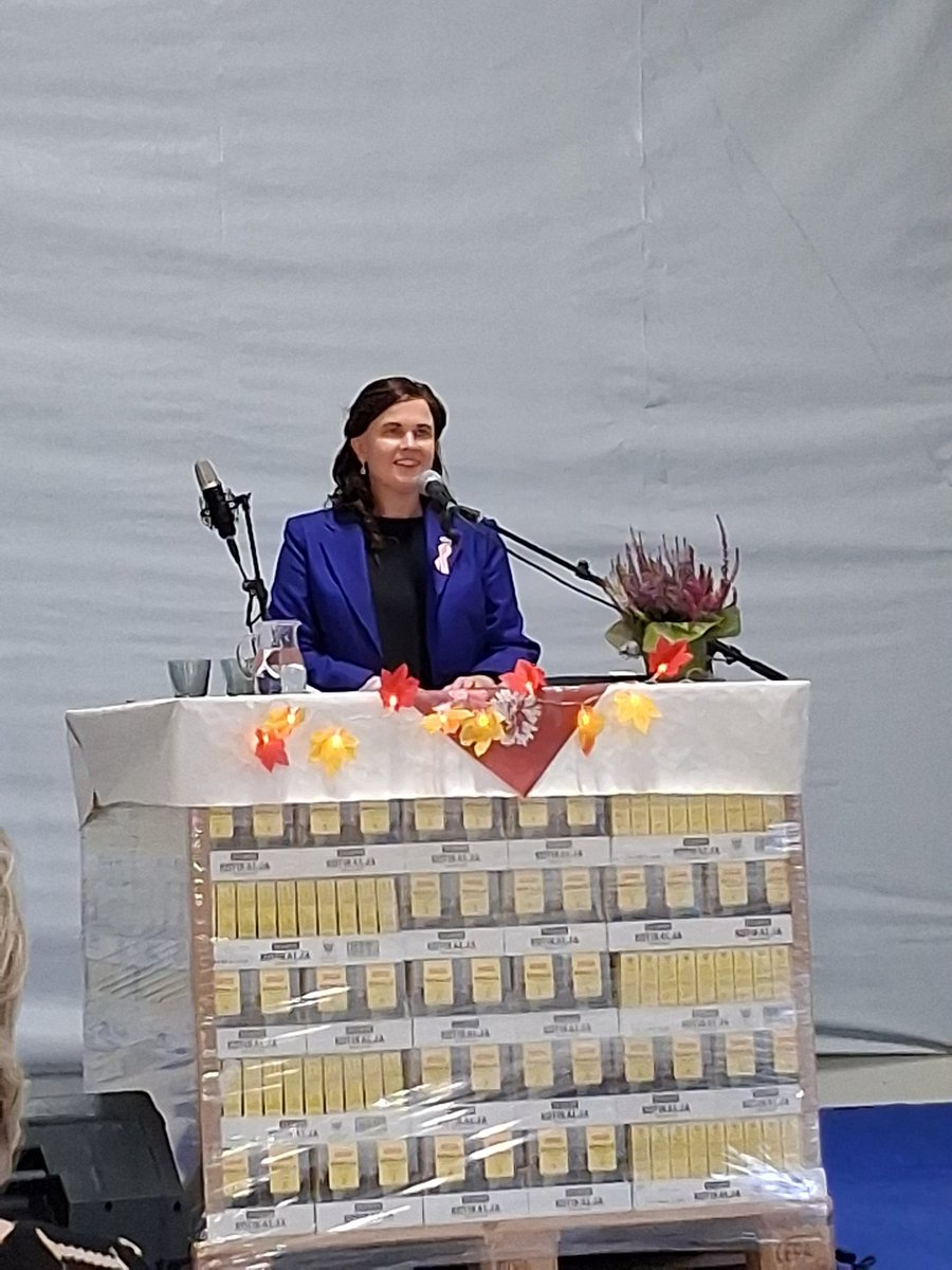 hhonkala's tweet photo. #laihianmallas perinteisessä #elojuhla'ssa ministeri @marileenat totesi hajautetun alkutuotannon olevan tärkeä osa suomalaista ruokaturvaa ja huoltovarmuutta. Tj. #lassekoski kertoi heidän konserninsa investoinneista ruuantuotantoon Suomessa ja Virossa. https://t.co/Tb9INU4eWz