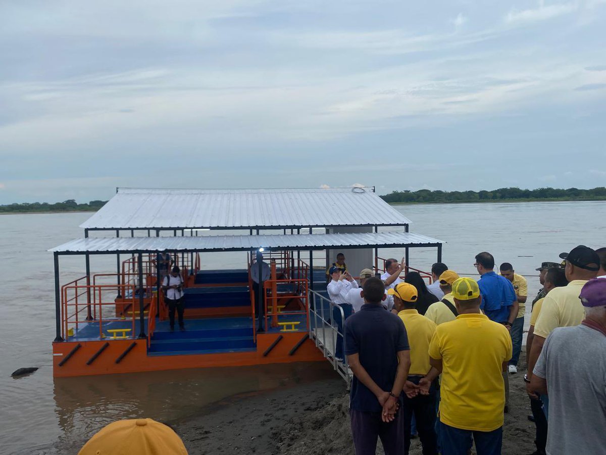 Cormagdalena's tweet photo. ⚓ ¡Conectividad para la vida!
Con 17 nuevos Muelles para la Vida transformamos las orillas del río Magdalena con infraestructura digna y segura. Impulsamos turismo, fortalecemos la movilidad fluvial y dignificamos el transporte ribereño.
#MinTransporteCumple  @maferojas https://t.co/hizyItvRxH