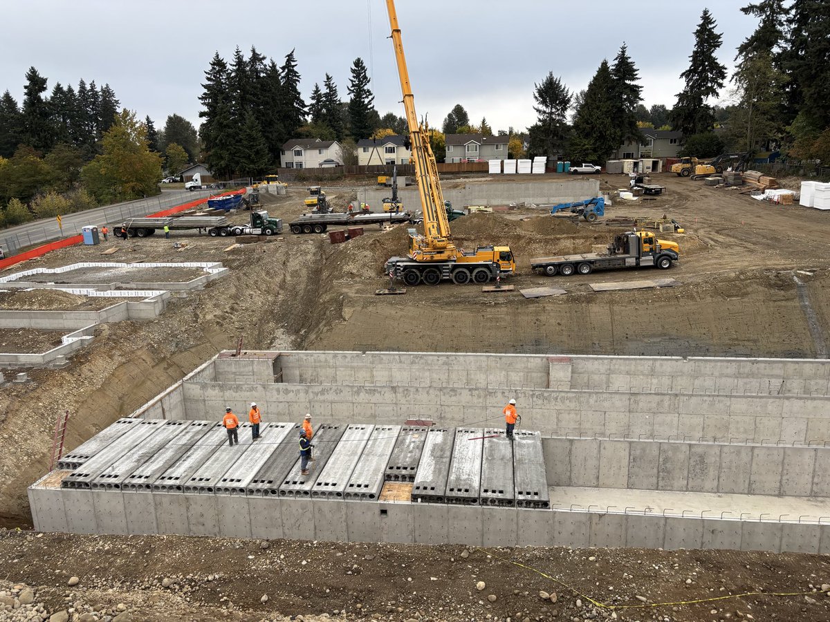 Precast concrete installation continues in Puyallup.  8363 square feet placed today. #FridayVibes