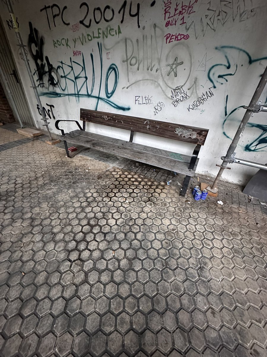 Ahora que <a href="/jon_insausti/">Jon Insausti Maisterrena</a> toma la alcaldía tendremos algún remedio o seguirá la ciudad dando auténtica pena? <a href="/DonostiakoUdala/">Donostiako Udala</a> <a href="/BorjaCorominas/">Borja Corominas</a> <a href="/Juanmarimanero/">Juan Mari Mañero</a> #AQC 3 asentamientos ya en Martutene! Lo de la limpieza ya sería una quimera!