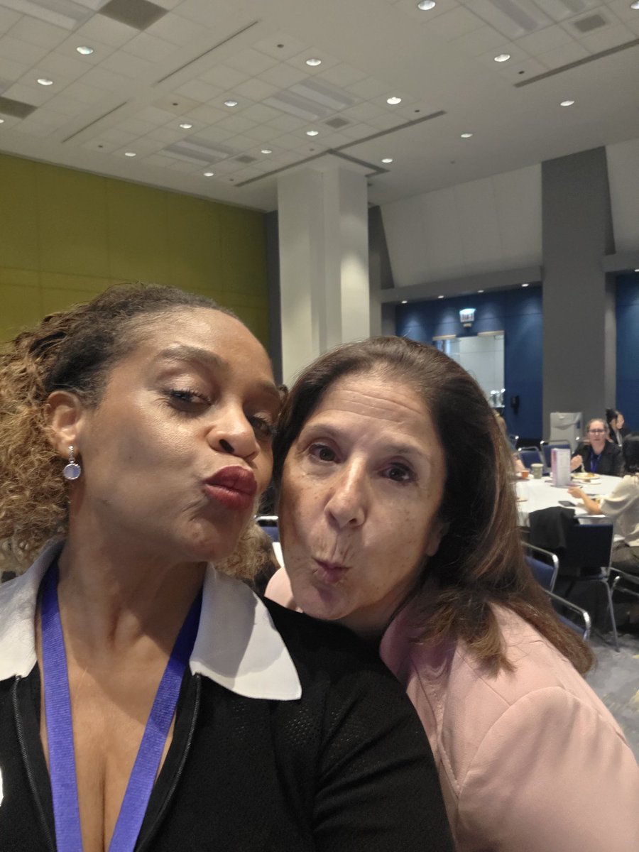 DDeekjos's tweet image. There is nothing more  special than women who uplift other women....#AWS2025 #ilooklikeasurgeon @ssom_aws @AmCollSurgeons
