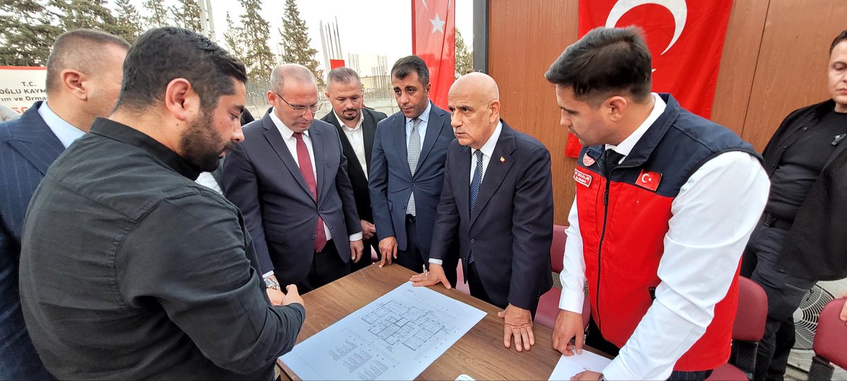 Turkoglutarim's tweet photo. Tarım Orman ve Köyişleri Komisyonu Başkanımız, Kahramanmaraş Milletvekilimiz Prof. Dr. Vahit KİRİŞCİ, Türkoğlu İlçe Tarım ve Orman Müdürlüğü yeni hizmet binası inşaat çalışmaları yerinde inceleyerek çalışmalar hakkında yetkililerden bilgi aldı. 
@ramazanbilir46
@AliSakalar46 https://t.co/M9lLIyTQfp