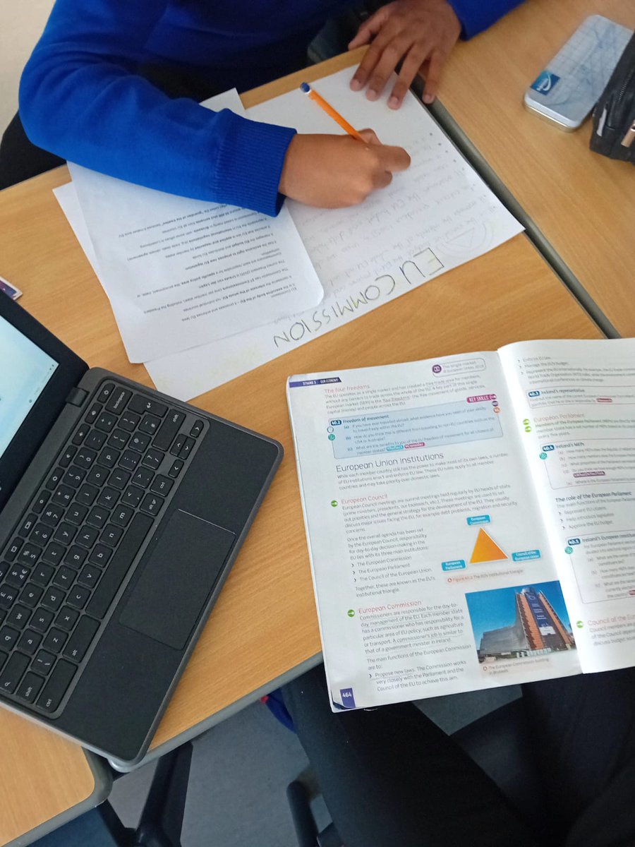 🇪🇺 Students explored the EU institutions in Business class today. Part of our commitment as a European Parliament Ambassador School to deepen our understanding of Europe, its institutions and the role we play within it. 🌍✨
#EUCitizenship #FutureVoices <a href="/Leargas/">Léargas</a> <a href="/eurireland/">EU Commission in Ireland</a>