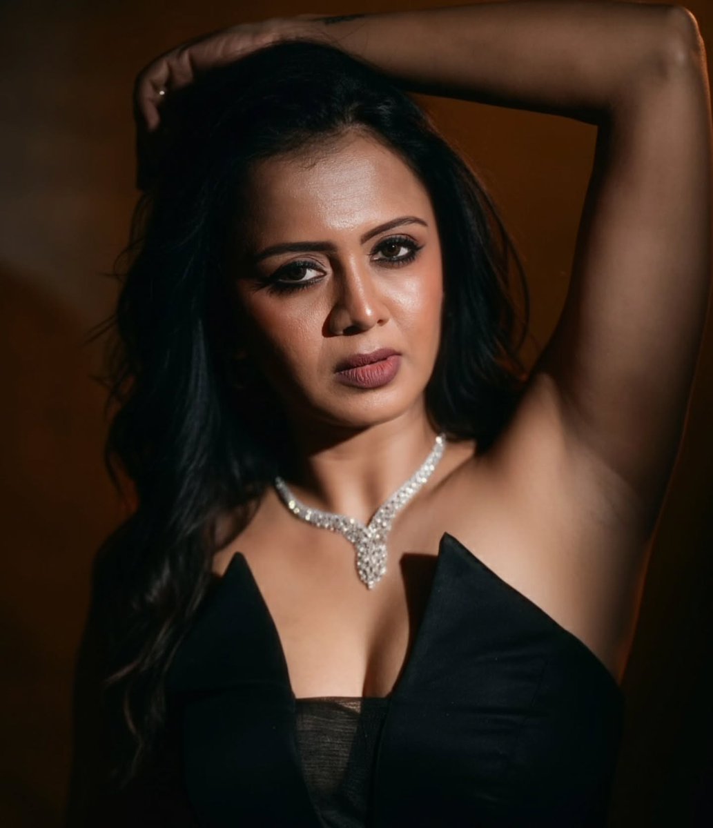 insta__addict's tweet photo. @RandomGuynot07 Anju maami tha hottest 
DD la waste only idupu madippu and thoppul sometimes sideview tempting ah irukum but ithu ellamae oru pack ah vachi plus glam doll ah irukurathu anjana tha. https://t.co/47CbvzEdzi
