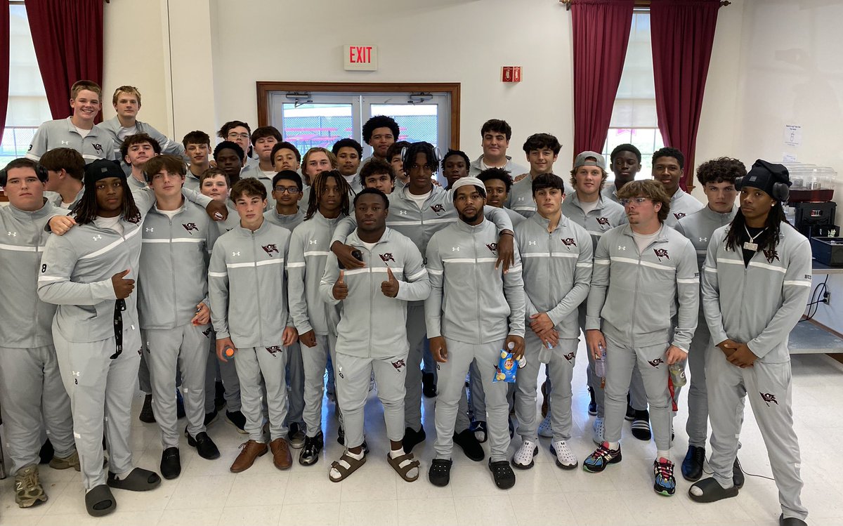 CaravelAcademy's tweet image. Our BUCS head south to play Caesar Rodney tonight at Rider Stadium.  We love the jerseys as part of the Military Appreciation game and the new track suits!   Thanks @dresmith for the game day graphic.   Good luck!! 

#caravelacademy #caravelfamily #caravelfootball