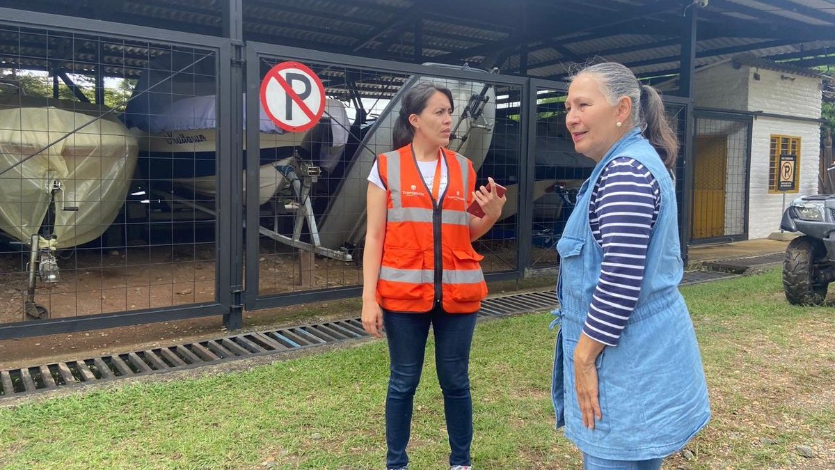 Supertransporte's tweet photo. @MinTransporteCo @ECOPETROL_SA @maferojas @TerminalBogota @TransitoPolicia En el marco de la #FeriaDelSectorTransporte #VidaEnMovimiento, en recorrido por el #LagoCalima, se generaron espacios de participación para los operadores fluviales, con el objetivo de recepcionar las propuestas, solicitudes y requerimientos para promover un servicio seguro. https://t.co/9p3Rums3Eq