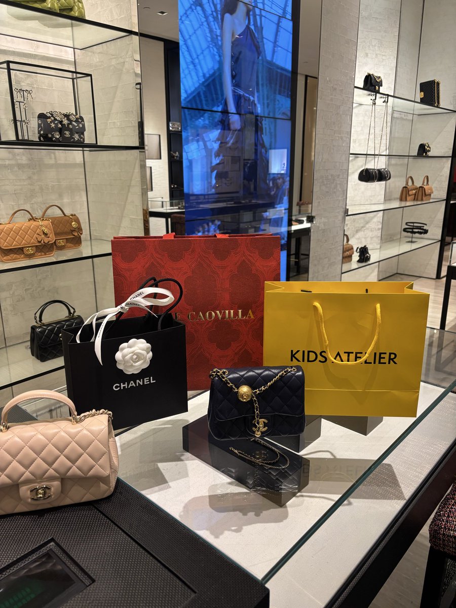 Therapy Sessions look like this 🫶🏽🛍️🫧