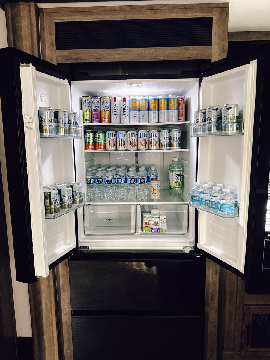 KnightfanNeal's tweet image. #TailgateHack

Make sure the RV you get has a full size fridge. Holds way more than my old styrofoam cooler.