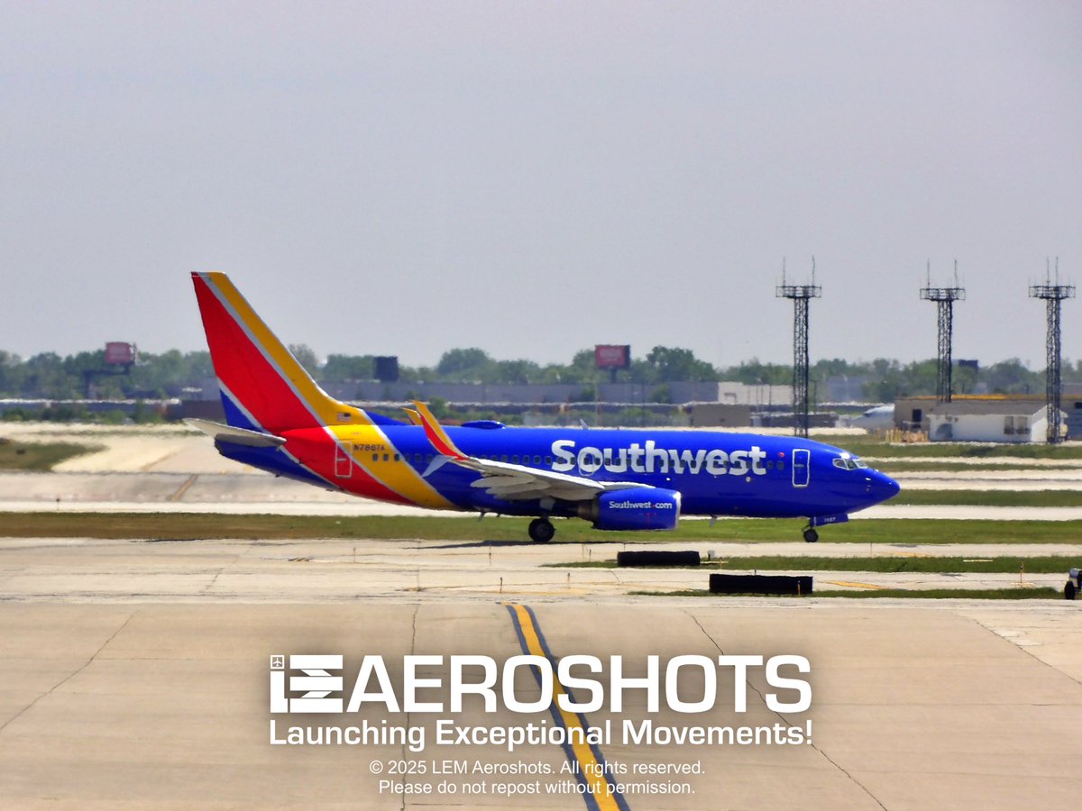 LEMAeroshots's tweet image. Preparing to take off into the weekend with a big heart! -LEM 💙❤️💛

✈️ @SouthwestAir @Boeing 737-700 🎨 Heart Livery 🔢 #N7887A 📍 ORD (@Fly2OHare) 🗓️ May 25, 2023 📸 @Kodak @KodakPIXPRO AZ528

#LEMAeroshots #ChooseOHare #ORD #Plane #Southwest #SouthwestHeart #SWAPic #Boeing737