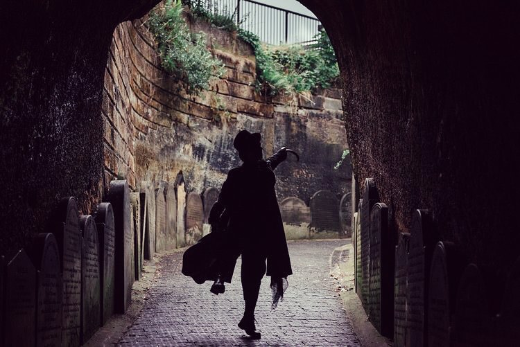 LiverpoolTIC's tweet photo. Discover the secrets of Liverpool’s Seven Original Streets and descend into Liverpool's oldest morgue. From castles and dungeons to alleyways and plague tales, dare you join @Shiverpool?👀

📅 Weds &amp; Sat | 🎟 £19.50
👉 https://t.co/GRJy5Sgc2u
.
#Shiverpool #GhostTour https://t.co/qr6RjZlh2y