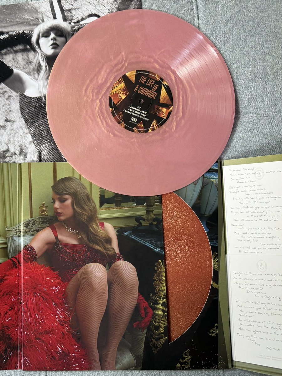 cloversbloomed's tweet photo. genuinely in awe at how beautiful this variant is  #TSTheLifeofaShowgirl https://t.co/FGf1IwxBuV