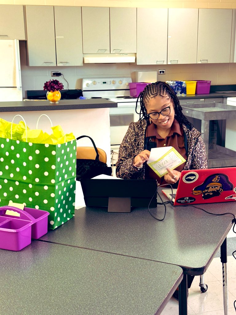 Today we loved up on our Principal for Principals appreciation month! We appreciate your leadership and commitment to our students!! <a href="/LatreiciaAllen/">Dr. Latreicia Allen</a>  <a href="/TashaTeaches_11/">LaTasha Hicks</a> <a href="/JGMS_AP_AD/">Bobby Dorman</a>  <a href="/jgmspirates/">John Griffin Middle School</a>