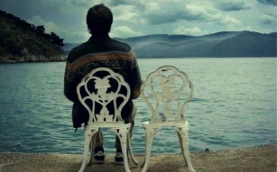 jamaliaat's tweet photo. "من قال إن العطش يكون للماء فحسب!
أحياناً نكون عطاشاً لكلمة تجبر الخاطر .. لبقعة صغيرة تُشعرنا بالأمان .. للقاء تأخر وطال أمده.. لأحبةٍ غابت أصواتهم عنا.. لكلمة "شكراً" بكل حب!
ليك كل هذا العطش يُروى بماء، لكن الأرواح لها ظمأ لا يطفئه سوى دفء القلوب!" (م)

#جماليات https://t.co/2eGbDeGuIb