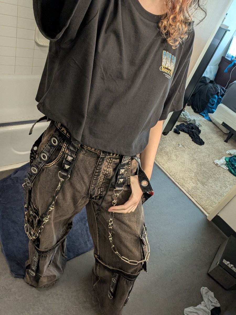 Step 1: Have sister
Step 2: Let her buy a pair of Tripps while she is in LA with you
Step 3: She will go home without them (she is a bug and cannot carry them. they are too heavy)
Step 4: Fit pic