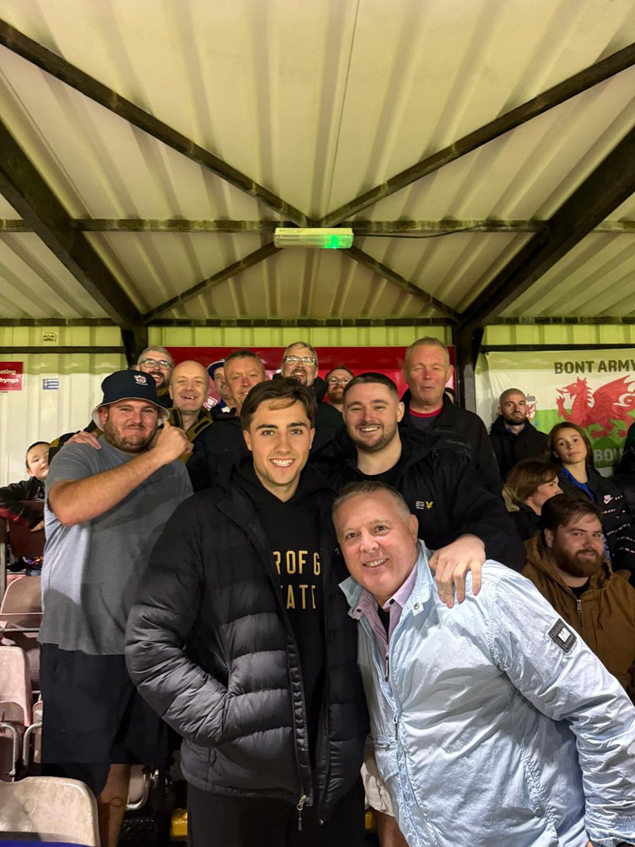 BenjaminSmith94's tweet photo. BREAKING NEWS:

@joelcolwill has signed for @PenybontFC_ on loan till the end of the season https://t.co/6q9W8Jqdzw